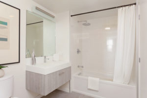 451 Donahue 412 bath
