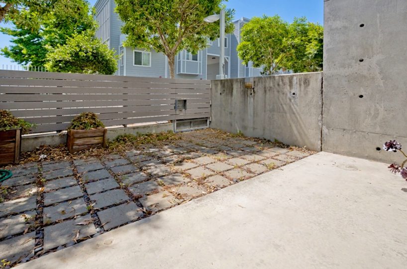 855 Folsom 125 Patio 1