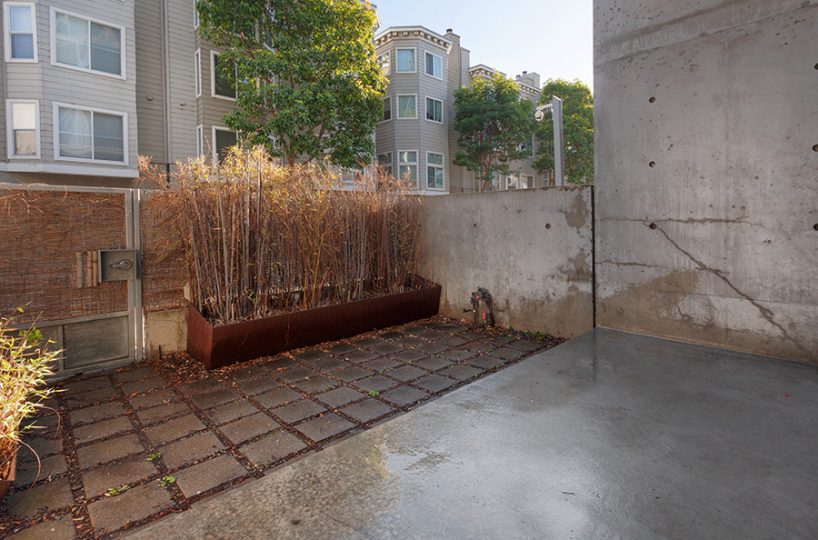 855 Folsom 105 patio 1