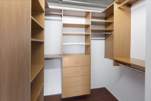 77 Dow 906 Closet