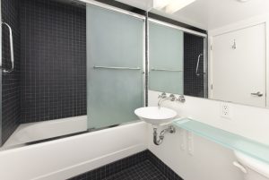 855 Folsom 308 1 Bath