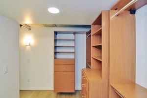 Ybl 713 closet 2