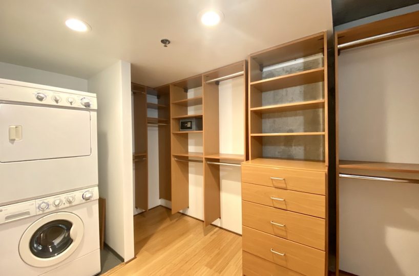 Yerba buena loft 715 closet 2