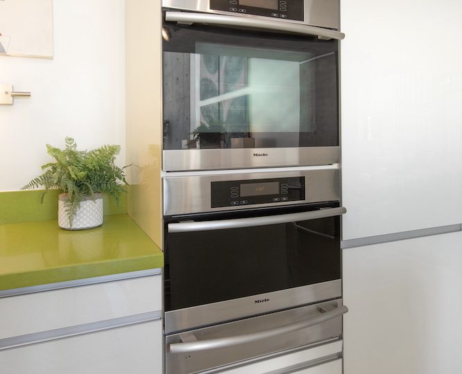 855 Folsom 734 Oven