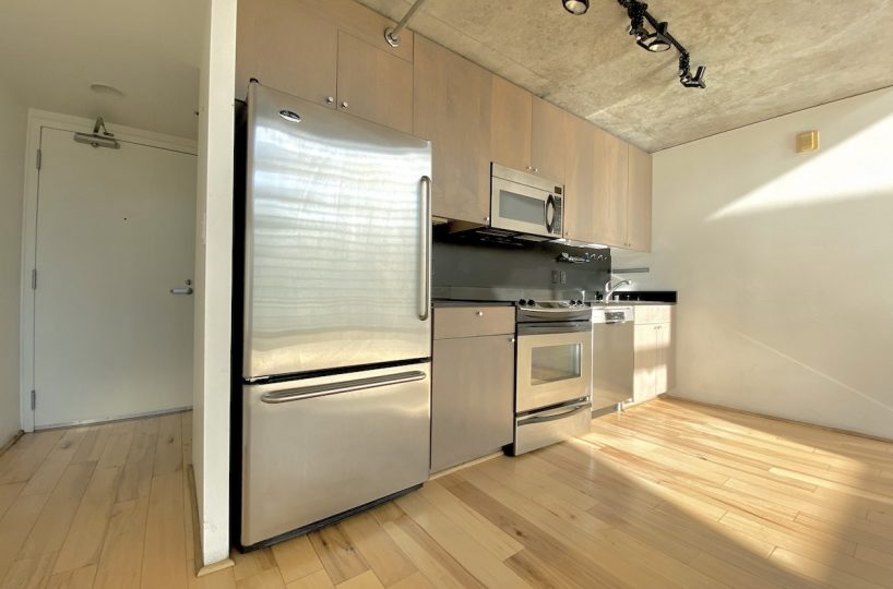 Yerba buena lofts#303 kitchen