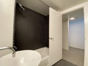 Yerba buena lofts 518 full bath
