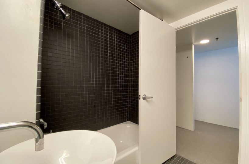 Yerba buena lofts 518 full bath