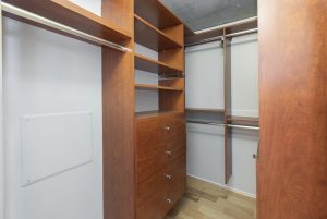77 Dow 1309 Closet