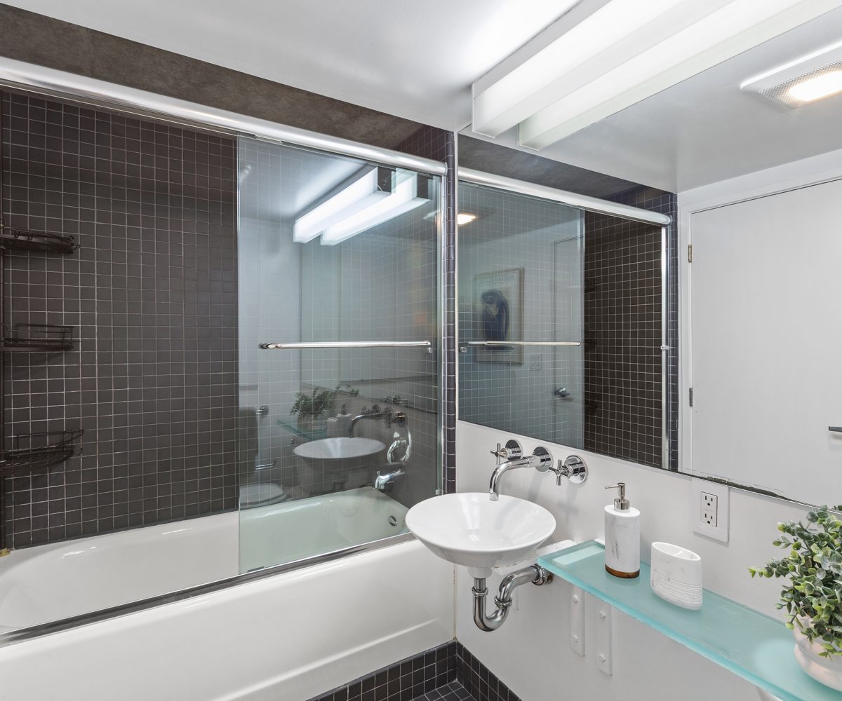 855 Folsom 311 1 Bath