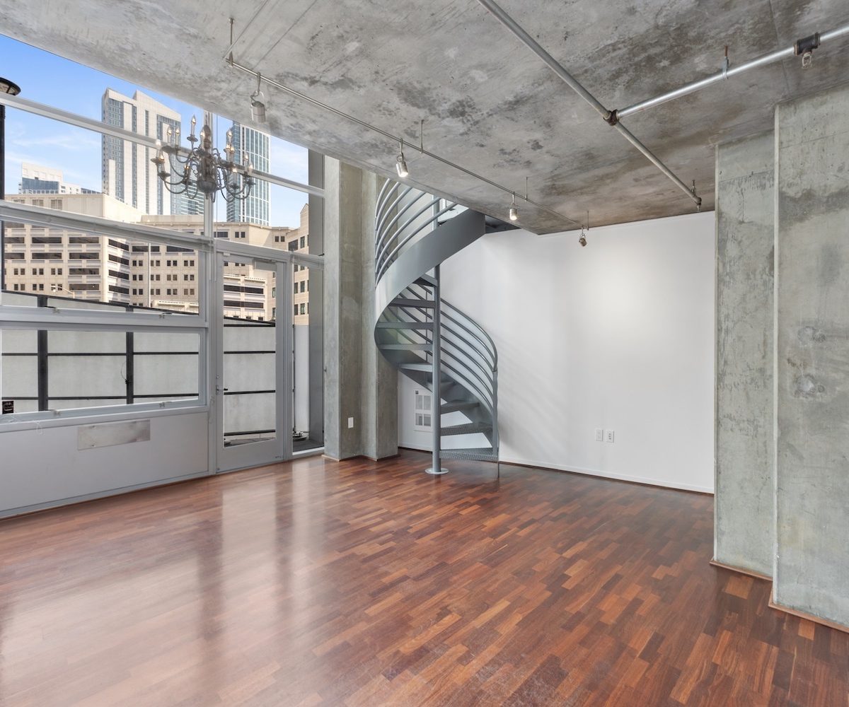 Hawthorne Place #100 living room