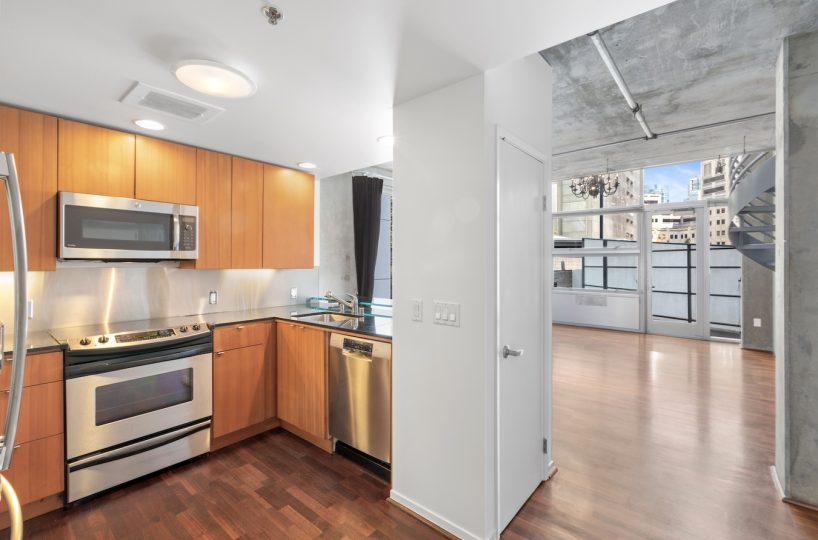 Hawthorne Place #100 kitchen