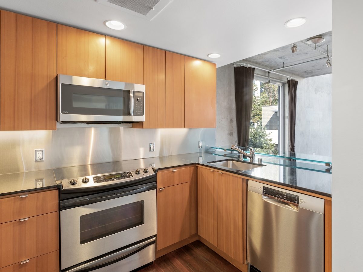 Hawthorne Place #100 kitchen