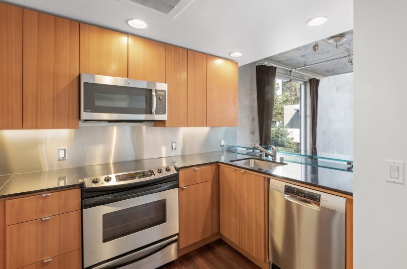 Hawthorne Place #100 kitchen