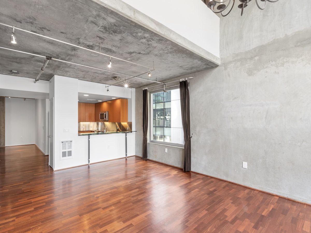 Hawthorne Place #100 living room