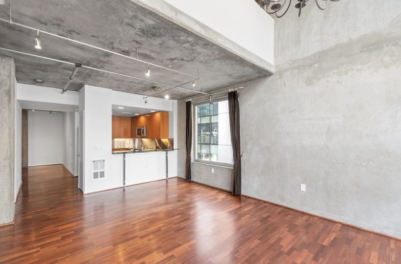 Hawthorne Place #100 living room