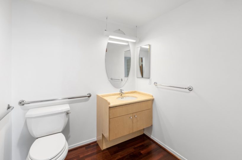 Hawthorne Place #100 bathroom