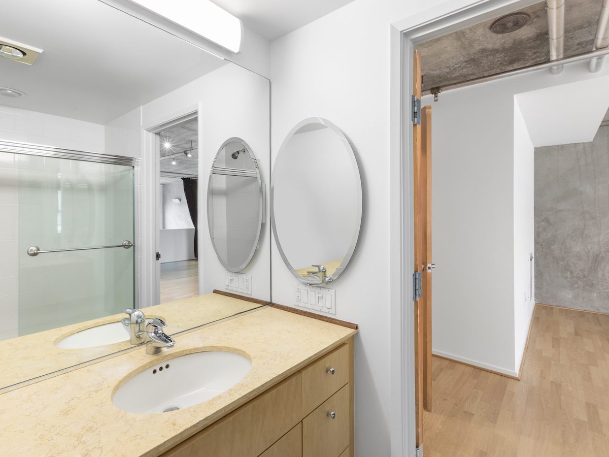 Hawthorne Place #100 bathroom