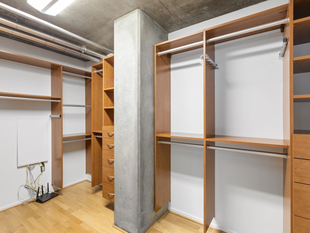 Hawthorne Place #100 closet