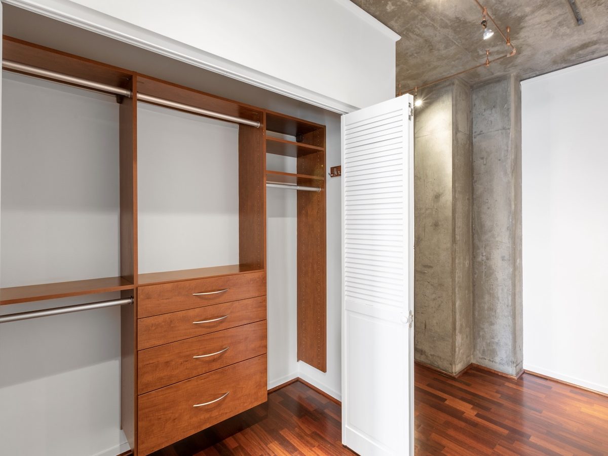 Hawthorne Place #100 closet