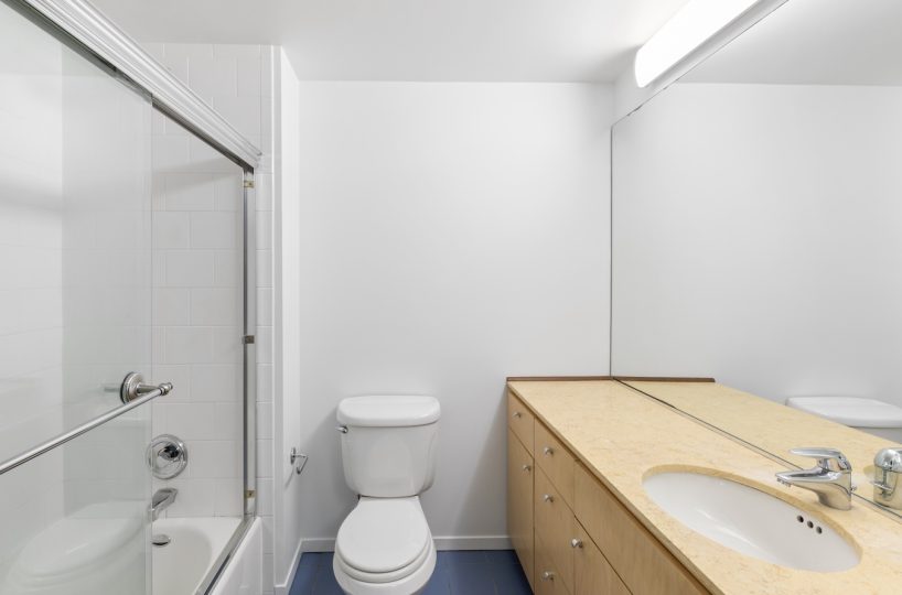 Hawthorne Place #100 bathroom