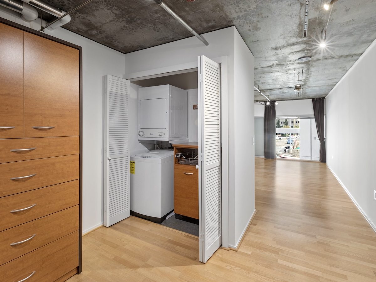 Hawthorne Place #100 laundry
