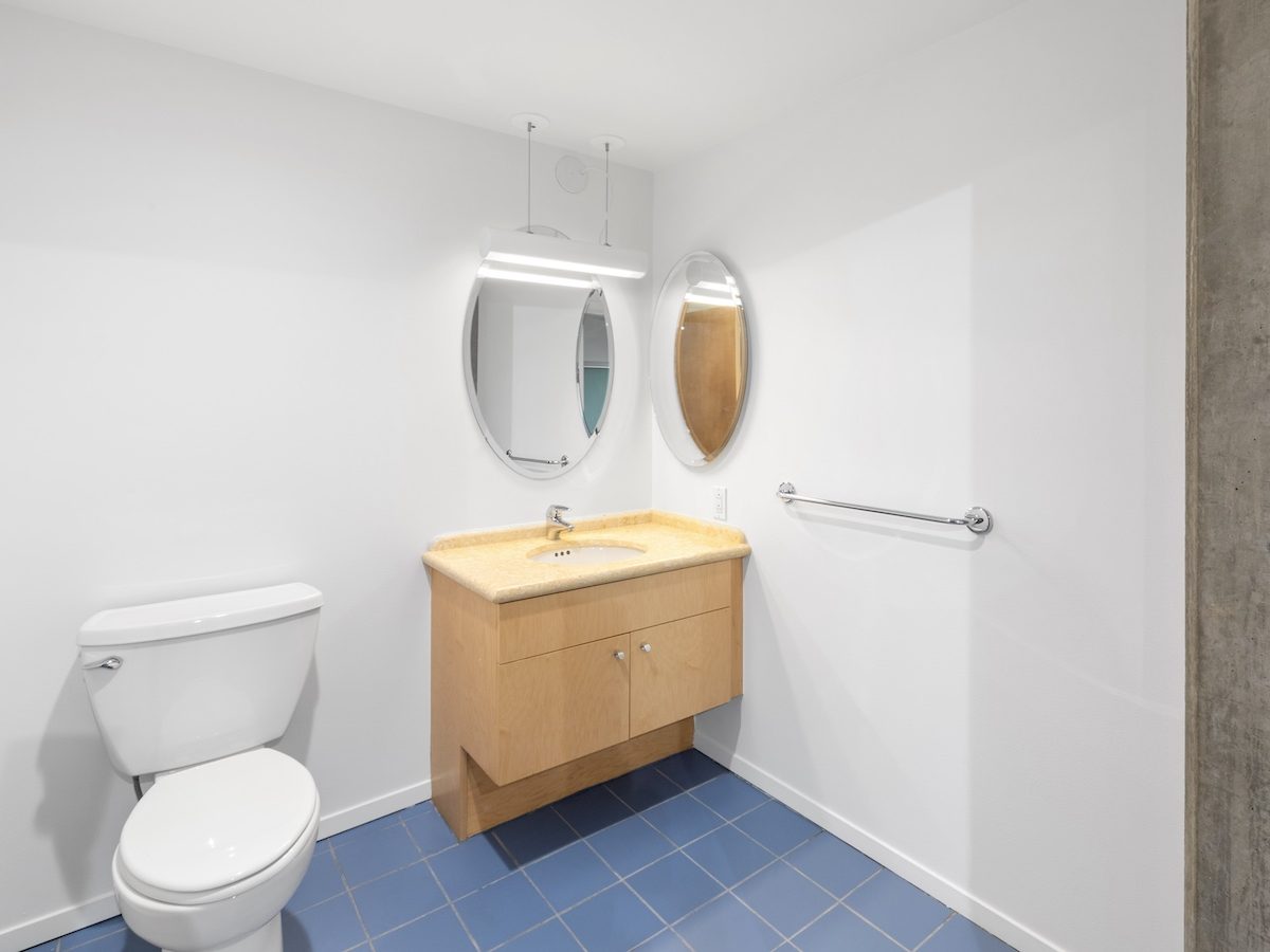 Hawthorne Place #100 bathroom