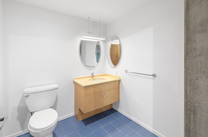 Hawthorne Place #100 bathroom