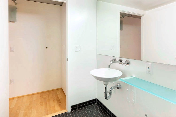 Yerba Buena Lofts #531 Terrace – bathroom